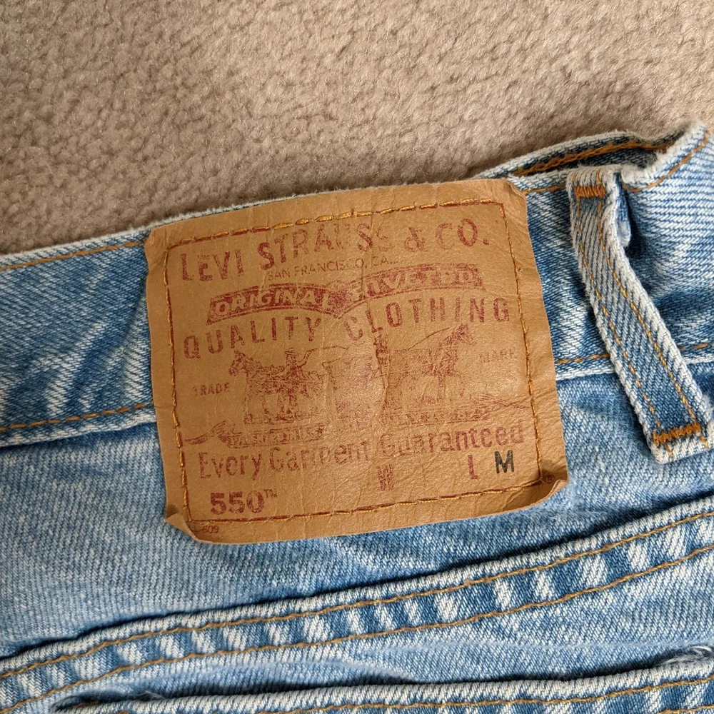 Vintage ladies Levi mom jeans 550s, tapered leg, as new 14, light wash